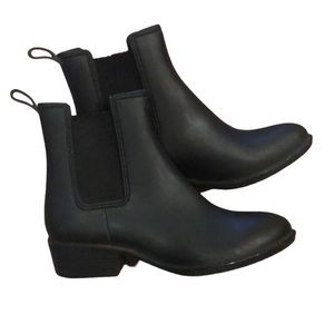 JEFFREY CAMPBELL HAVANA LAST SLIP ON RAIN BOOTS BLACK SIZE 9. Fit more like an 8